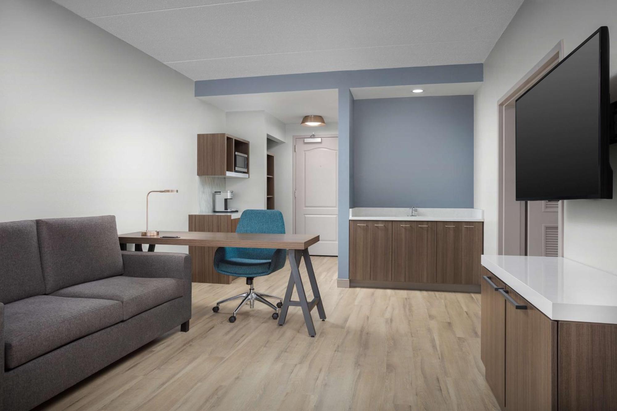 One-Bedroom King Suite - Hearing Access,1623653072:JPEG
